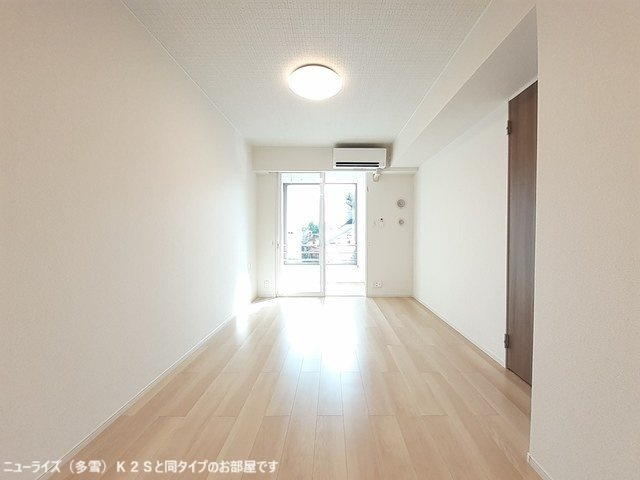 セレッソフローラーリアＤの居間・リビング