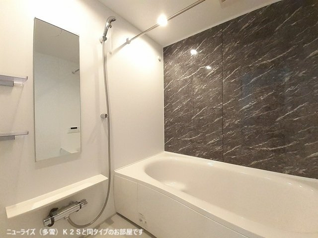 セレッソフローラーリアＤの浴室