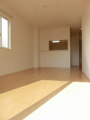 【居間・リビング】 | グランド・ソレイユ | こちらの居間で趣味の時間をお楽しみください