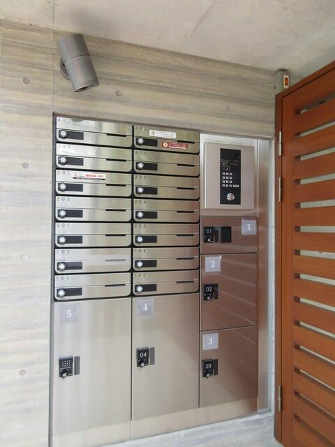 ＳＯＵ三軒茶屋Ⅱのロビー|■宅配ＢＯＸ■敷地内ゴミ置き場