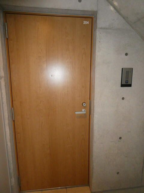 ＳＯＵ三軒茶屋Ⅱの玄関|■モニタ付インターホン■シューズクローゼット■ダウンライト