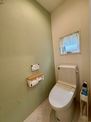 【トイレ】 | 中古一戸建　倉敷市日吉町　1DK　平屋建 | 温水洗浄機能付き。