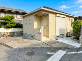 【駐車場】 | 中古一戸建　倉敷市日吉町　1DK　平屋建 | 駐車スペースは２台分（車種によります）