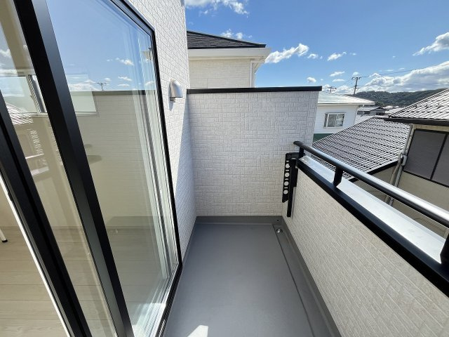【バルコニー】 | 福岡市東区高美台3丁目2期　2号棟（全2棟）【仲介手数料無料・0円】 | 現地写真。
