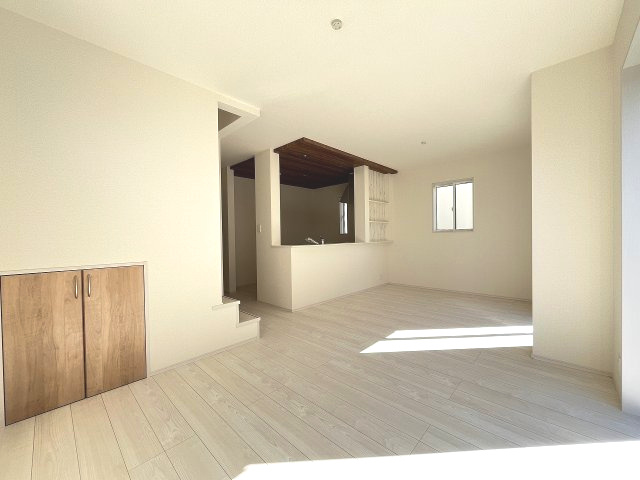 【居間・リビング】 | 福岡市東区高美台3丁目2期　2号棟（全2棟）【仲介手数料無料・0円】 | 現地写真。