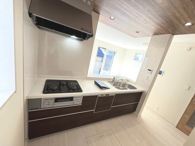 【キッチン】 | 福岡市東区高美台3丁目2期　2号棟（全2棟）【仲介手数料無料・0円】 | 現地写真。