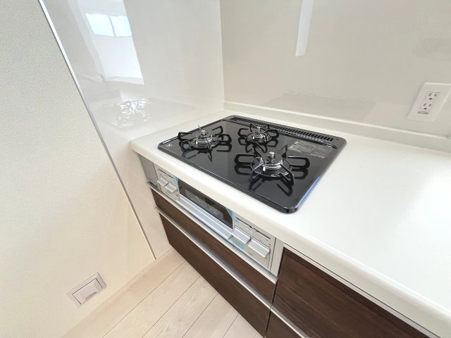 【キッチン】 | 福岡市東区高美台3丁目2期　2号棟（全2棟）【仲介手数料無料・0円】 | 現地写真。