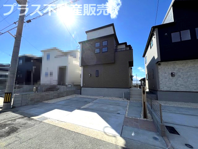 【外観】 | 福岡市東区高美台3丁目2期　2号棟（全2棟）【仲介手数料無料・0円】 | 現地写真。プラス不動産販売なら、現場の全ての棟をまとめてご見学頂けます。