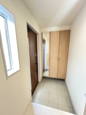 【玄関】 | 福岡市東区高美台3丁目2期　2号棟（全2棟）【仲介手数料無料・0円】 | 現地写真。