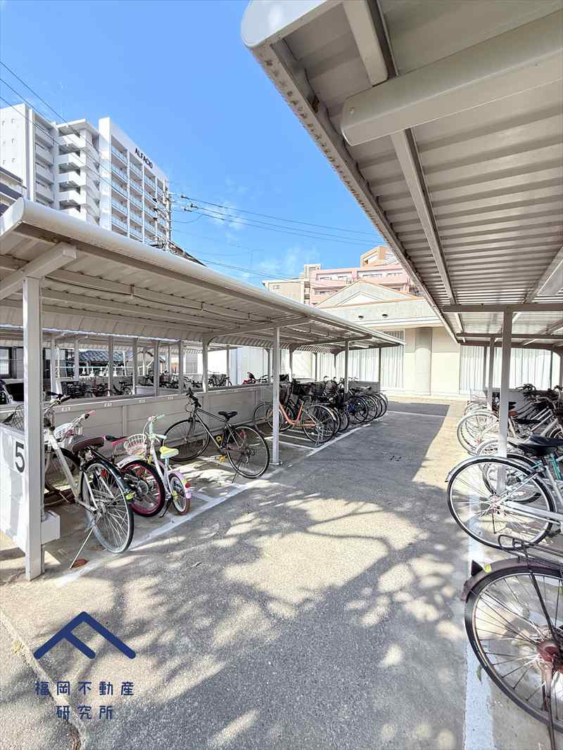 ローレルハイツ南福岡三号棟の駐輪場