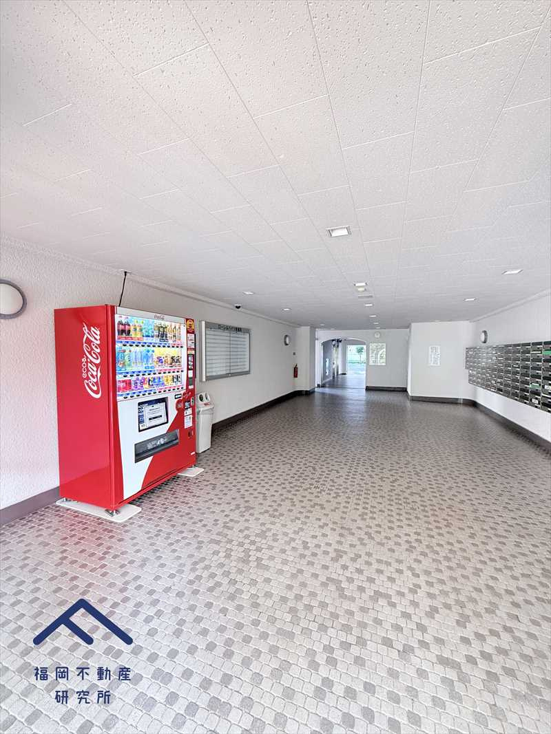 ローレルハイツ南福岡三号棟のエントランス