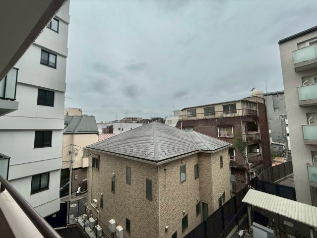 ベルディ早稲田東の展望|大きな空に包まれて、太陽の光をたっぷりと浴びながら過ごす毎日は、自然と家族の笑顔で溢れます。

現地ご見学希望・資料請求などお気軽にお問い合わせ下さい！
03-5990-5201