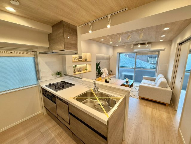 ベルディ早稲田東のキッチン|嬉しい対面式キッチンです。家事をしながらリビングにいるご家族とのおしゃべりも楽しめます！

現地ご見学希望・資料請求などお気軽にお問い合わせ下さい！
03-5990-5201