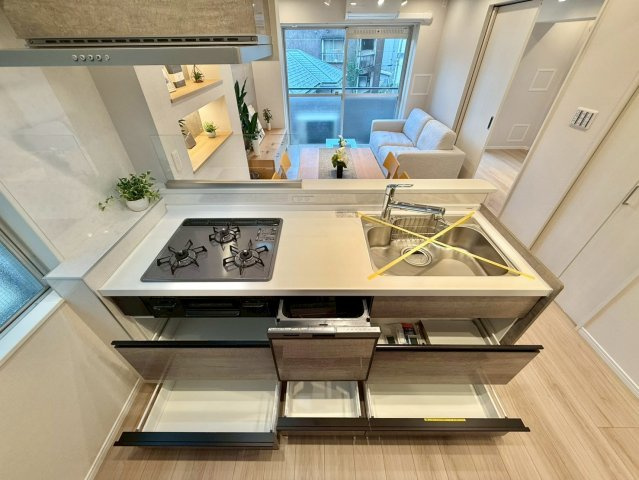 ベルディ早稲田東のキッチン|ビルトインタイプの食洗機付き！家事の時間と、手洗いに比べて使用水量も軽減します！

現地ご見学希望・資料請求などお気軽にお問い合わせ下さい！
03-5990-5201