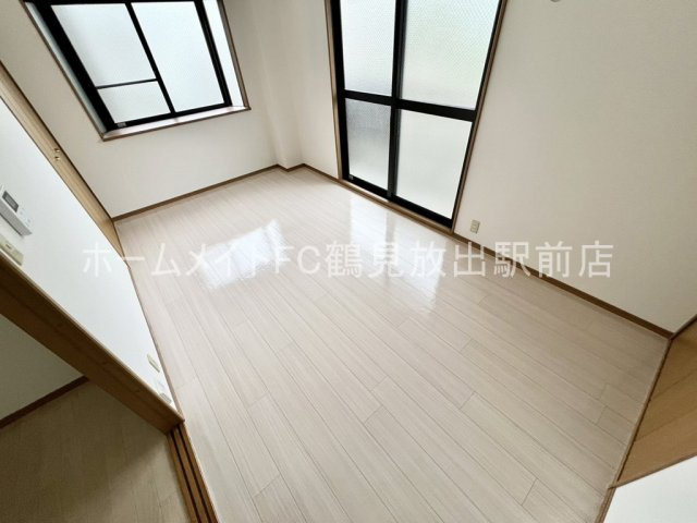 レジスコート今津中の洋室