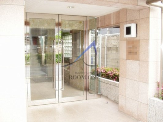 ルーブル駒沢大学のエントランス|エントランスです。