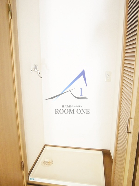 ルーブル駒沢大学の設備|洗濯機置き場です。