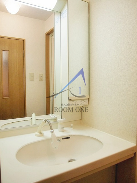 ルーブル駒沢大学の洗面所|独立洗面台です。