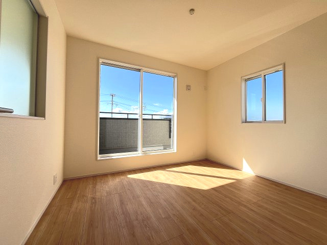 【寝室】 | 福岡市東区高美台3丁目2期　1号棟（全2棟）【仲介手数料無料・0円】 | 現地写真。2階主寝室です。