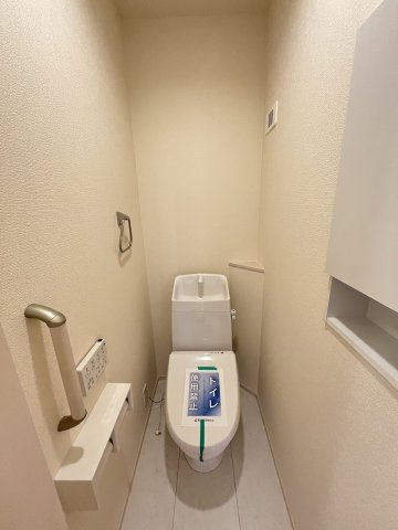 【トイレ】 | 福岡市東区高美台3丁目2期　1号棟（全2棟）【仲介手数料無料・0円】 | 現地写真。2階にもトイレです。