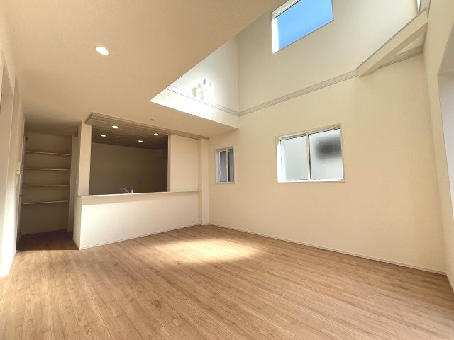 【居間・リビング】 | 福岡市東区高美台3丁目2期　1号棟（全2棟）【仲介手数料無料・0円】 | 現地写真。