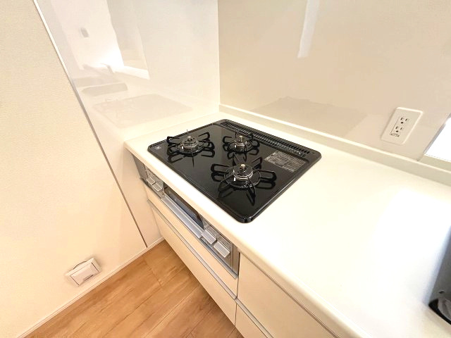 【キッチン】 | 福岡市東区高美台3丁目2期　1号棟（全2棟）【仲介手数料無料・0円】 | 現地写真。