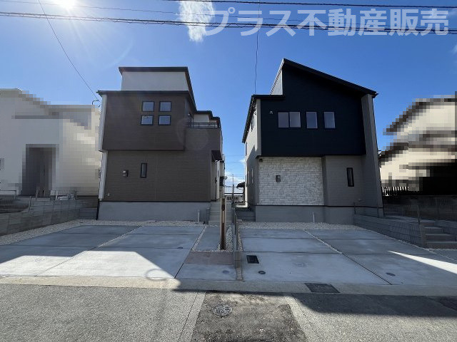 【外観】 | 福岡市東区高美台3丁目2期　1号棟（全2棟）【仲介手数料無料・0円】 | 現地写真。プラス不動産販売なら、現場の全ての棟をまとめてご見学頂けます。