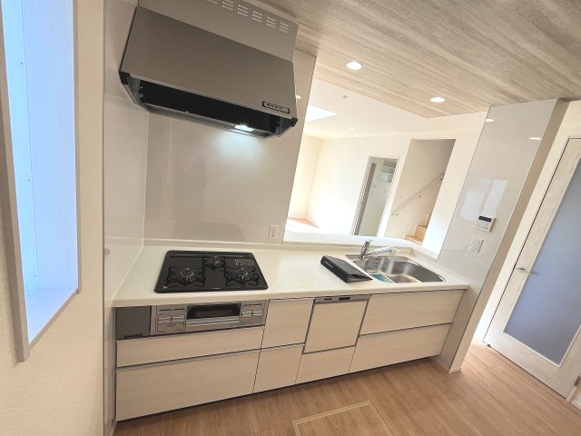 【キッチン】 | 福岡市東区高美台3丁目2期　1号棟（全2棟）【仲介手数料無料・0円】 | 現地写真。