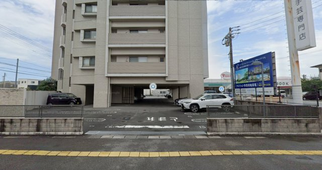 オーヴィジョン柳丸の駐車場