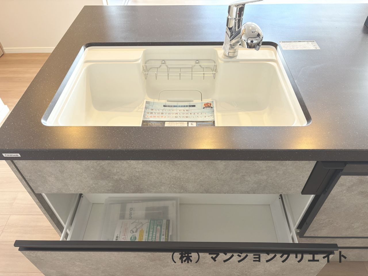 ビブレ高木（分譲ガレージ付き）のキッチン