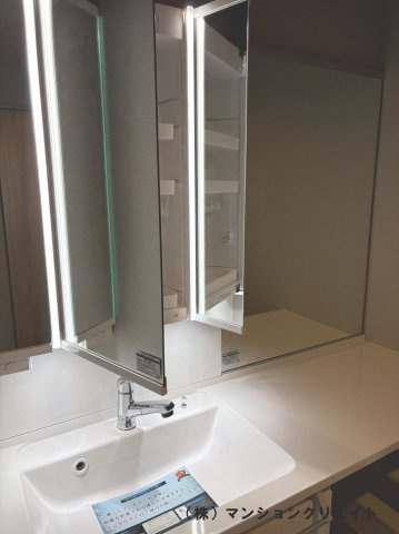 ビブレ高木（分譲ガレージ付き）の独立洗面台