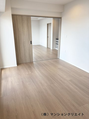 ビブレ高木（分譲ガレージ付き）の洋室|7.9帖