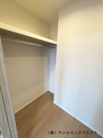 ビブレ高木（分譲ガレージ付き）の収納|洋室7.9帖
ウォークイン