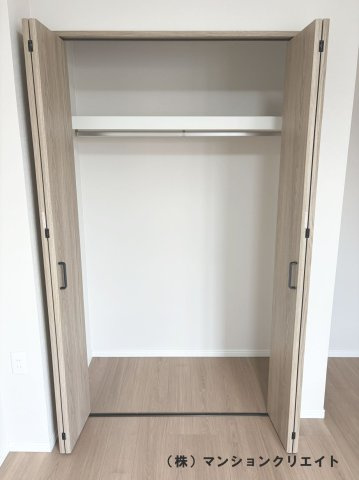 ビブレ高木（分譲ガレージ付き）の収納|洋室6.3帖