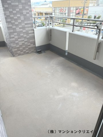 ビブレ高木（分譲ガレージ付き）のバルコニー