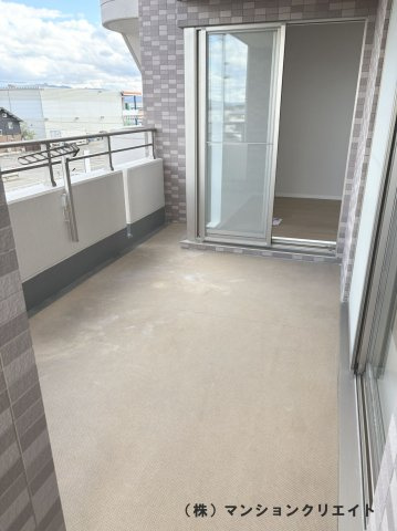 ビブレ高木（分譲ガレージ付き）のバルコニー