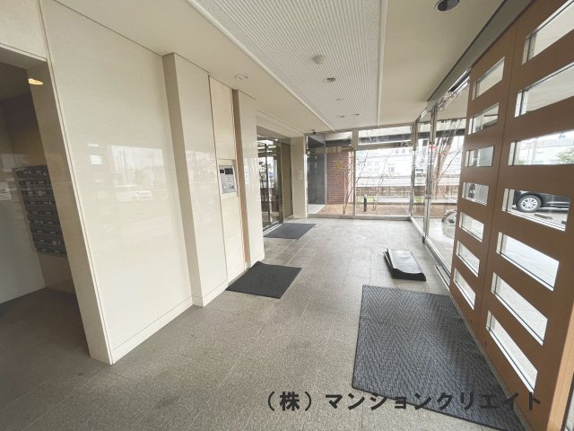 ビブレ高木（分譲ガレージ付き）のエントランス