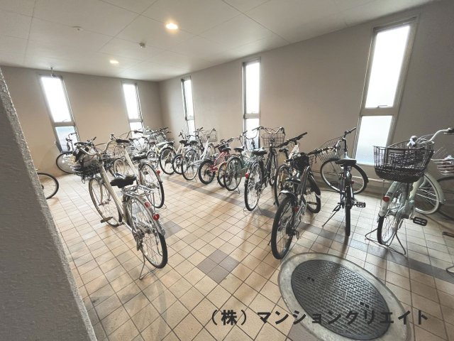 ビブレ高木（分譲ガレージ付き）の駐輪場