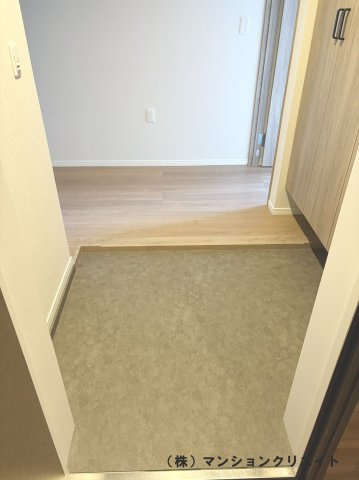 ビブレ高木（分譲ガレージ付き）の玄関