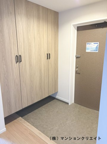 ビブレ高木（分譲ガレージ付き）の玄関