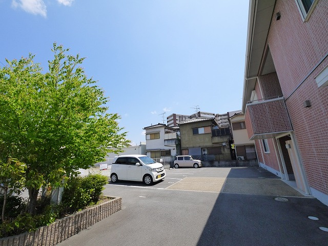 シャルム郡山の駐車場|カースペースがあります