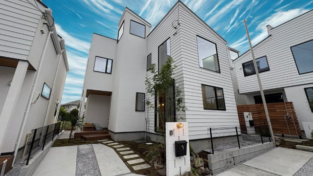 SEA & SUNLIGHT LIVING ― 本鵠沼リゾートハウス C棟 ―