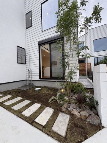 SEA & SUNLIGHT LIVING ― 本鵠沼リゾートハウス C棟 ―の庭