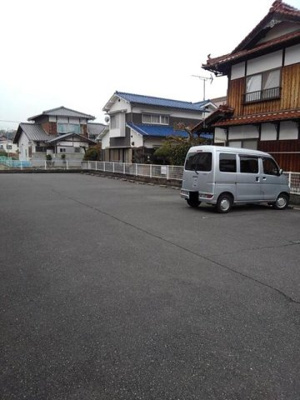 【駐車場】 | ガーデンハイツ | 車をお持ちの方に嬉しい駐車場付きの物件です