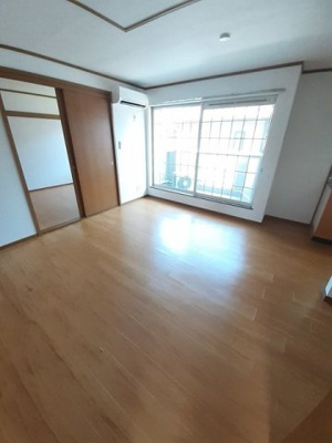 【居間・リビング】 | ガーデンハイツ | ゆったりとしたリビングです