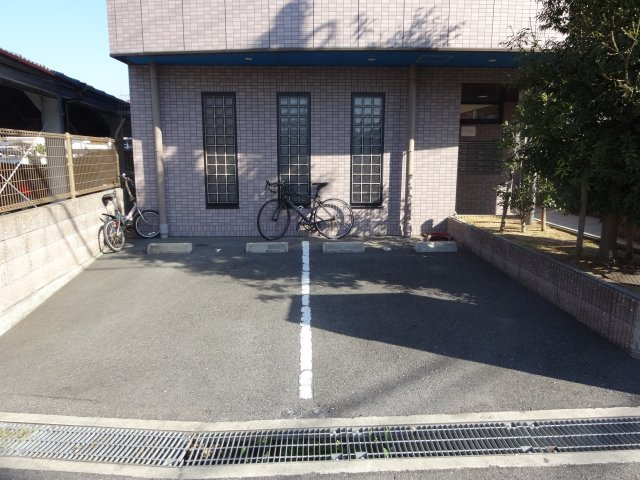 フィルハウス須賀の駐車場