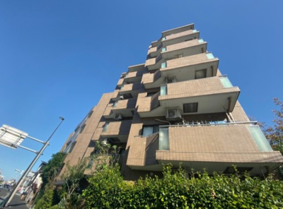 【外観】 | ヴィラ井荻 | 鉄筋コンクリート造のがっちりとした建物。