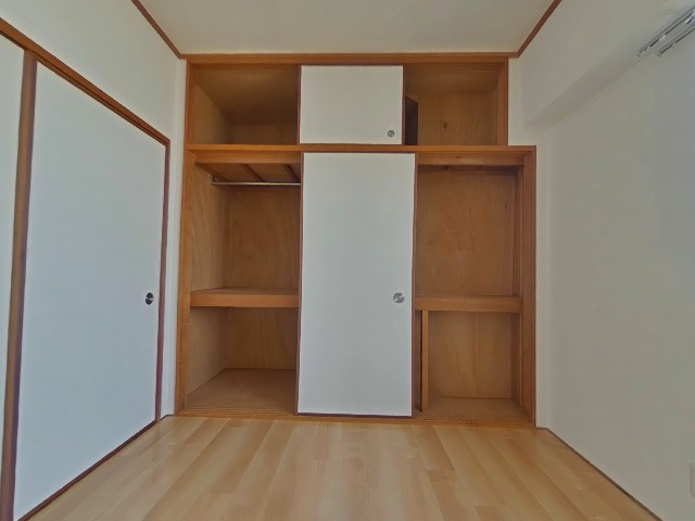 ラ・シャトーサンクの収納|洋室６帖