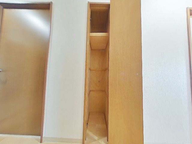 ラ・シャトーサンクの収納|廊下側の収納