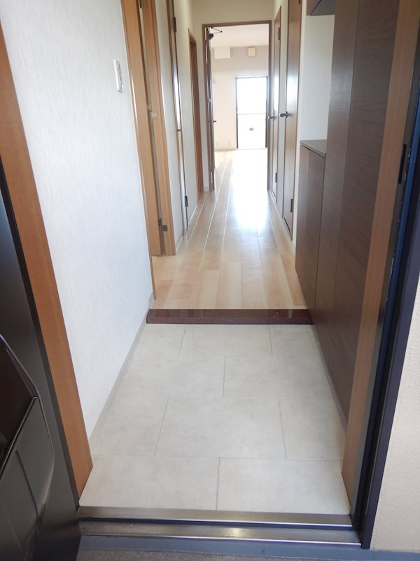 ラ・シャトーサンクの玄関|収納もある玄関です